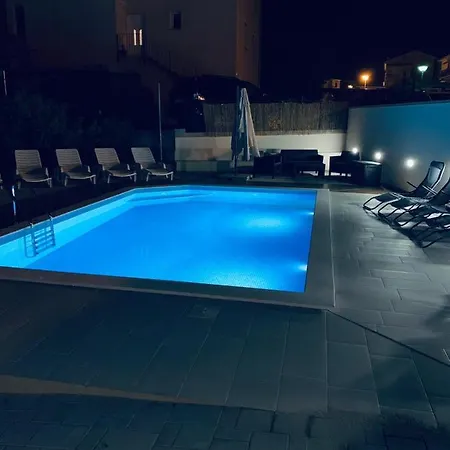 Studio Smokva With Pool * Malinska